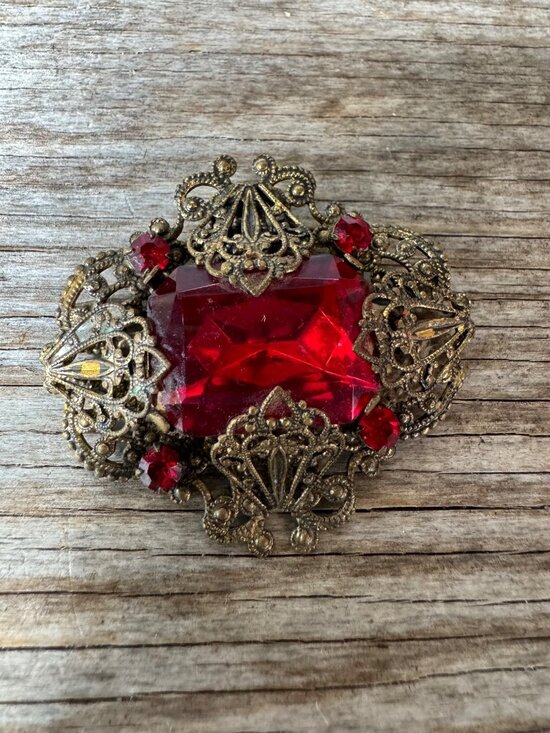 Vintage Jewelry - Vintage Red Glass Rhinestone Brooch Pin Gold Tone Filigree Victorian Revival 2”